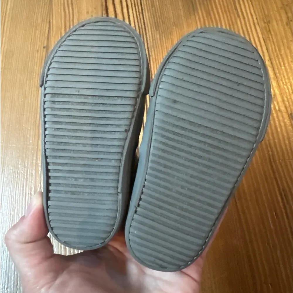 Old Navy‎ gray faux suede double strap velkro toddler sneakers SIZE 5